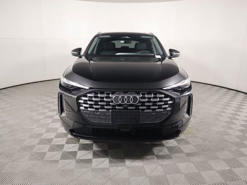 Used 2025 Audi Q5 Premium w/ Convenience Package image 3