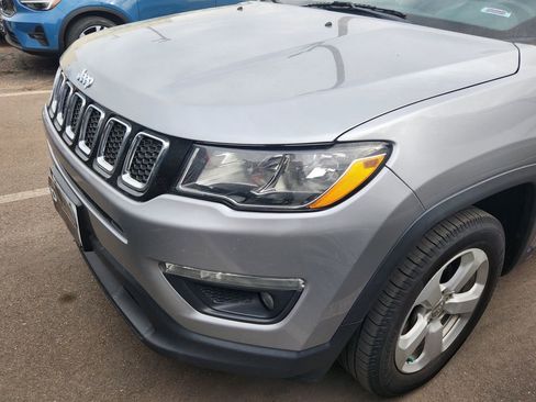 Used 2019 Jeep Compass Latitude w/ Cold Weather Group AWD/4WD image 5
