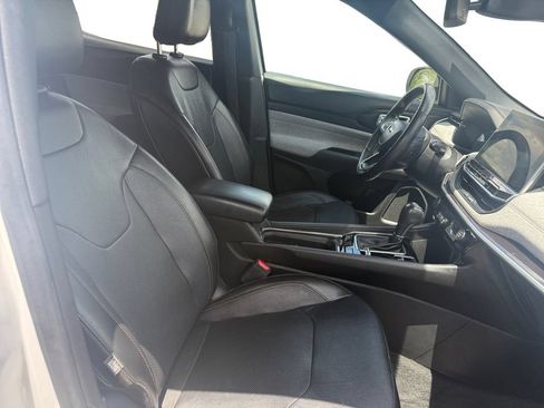 Used 2023 Jeep Compass Latitude AWD/4WD image 16