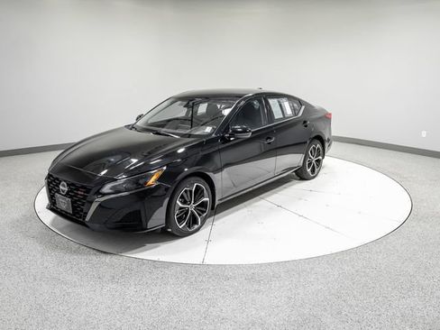 Used 2023 Nissan Altima 2.5 SR AWD/4WD image 34