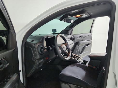 Used 2025 Chevrolet Colorado Trail Boss AWD/4WD image 10