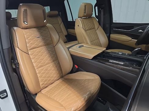 Used 2022 Cadillac Escalade ESV Premium Luxury image 19