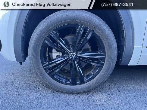 Used 2023 Volkswagen Atlas Cross Sport SEL R-Line image 2