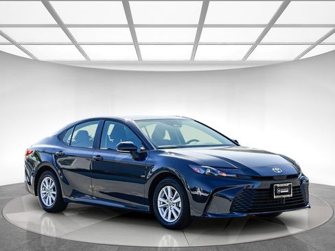Used 2026 Toyota Camry LE w/ Convenience Package FWD image 5