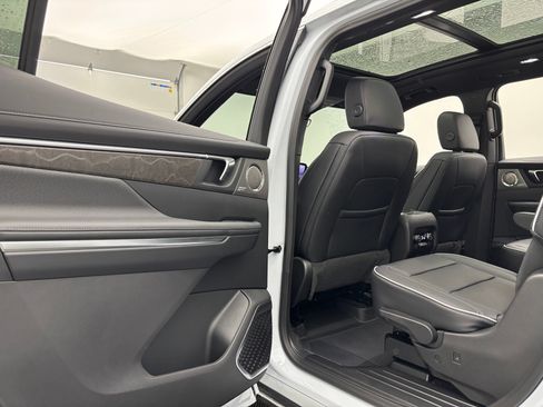 New 2027 Buick Enclave Avenir w/ LPO, Floor Liner Package AWD/4WD image 45