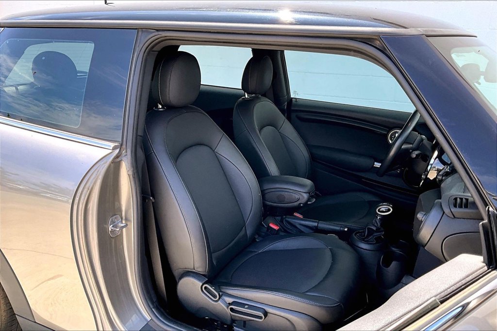 Used 2019 MINI Cooper 2-Door Hardtop w/ Signature Upholstery Package FWD image 7