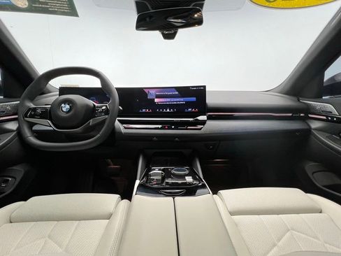 Certified 2025 BMW 530i w/ Premium Package RWD image 10