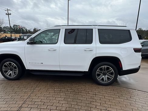 Used 2024 Jeep Wagoneer Series II image 11