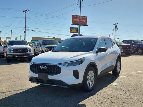 Used 2023 Ford Escape Active image 2