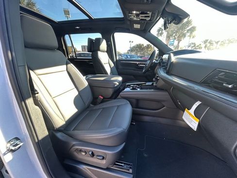 New 2026 Chevrolet Suburban Z71 w/ Z71 Off-Road Package AWD/4WD image 23