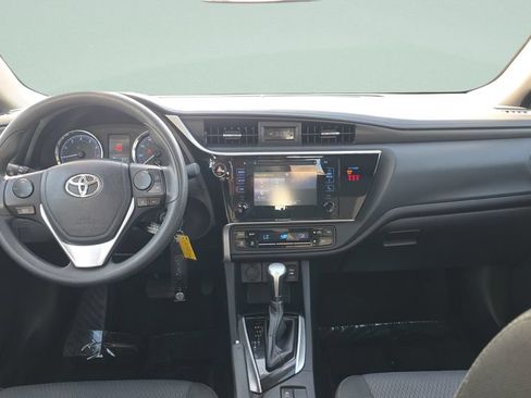 Used 2018 Toyota Corolla LE FWD image 11