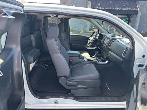 Used 2023 Nissan Frontier SV w/ SV Convenience Package image 16