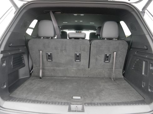 Used 2025 Buick Enclave Preferred image 18