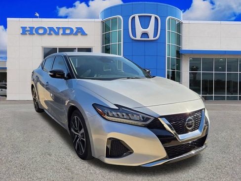 Used 2022 Nissan Maxima SV w/ Floor Mat Group FWD image 17