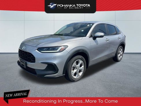 Used 2023 Honda HR-V LX image 1