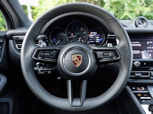 Certified 2026 Porsche Macan AWD/4WD image 13