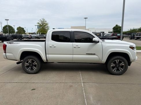 Used 2017 Toyota Tacoma TRD Sport w/ Tow Package image 6