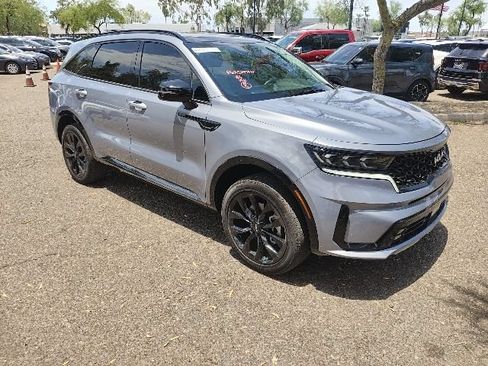 Certified 2023 Kia Sorento SX AWD/4WD image 3