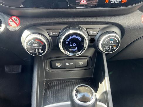 Used 2025 Hyundai Venue SEL FWD image 13