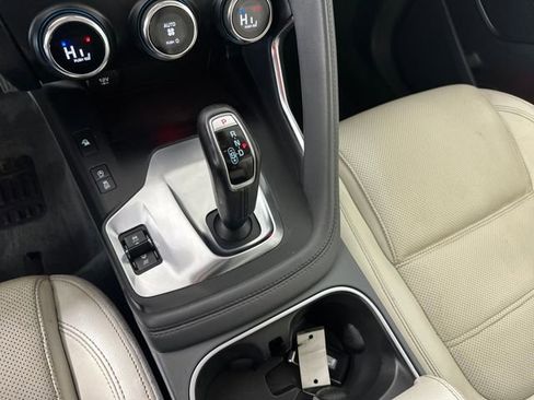 Used 2020 Jaguar E-PACE SE image 20