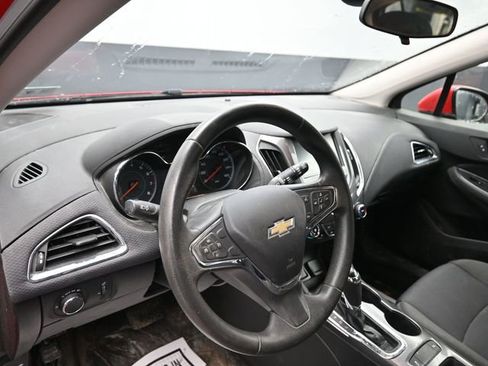 Used 2018 Chevrolet Cruze LT w/ Convenience Package image 9