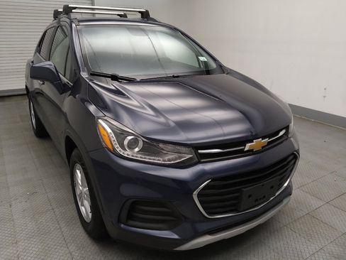 Used 2018 Chevrolet Trax LT w/ Sun & Sound Package FWD image 13