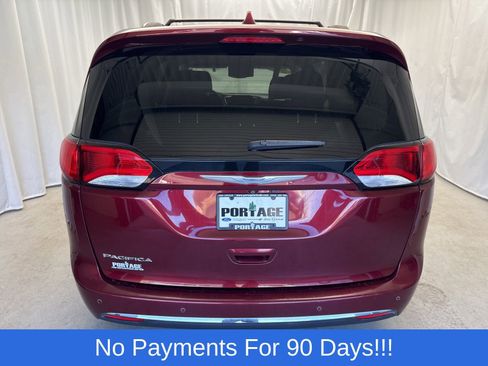 Used 2018 Chrysler Pacifica Touring Plus w/ Tire & Wheel Group image 4