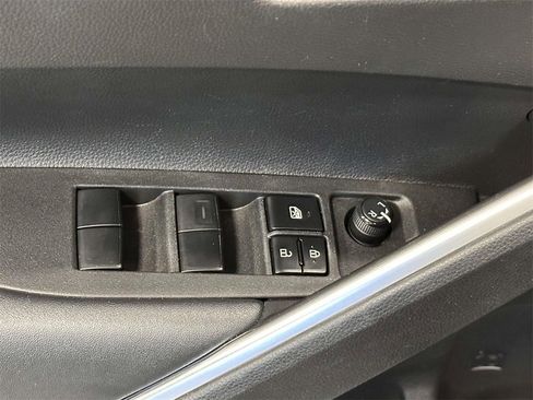 Used 2022 Toyota Corolla Cross LE image 13