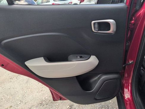 Used 2025 Hyundai Venue SEL FWD image 26