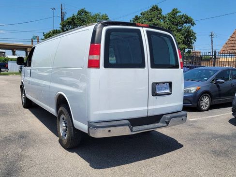 Used 2014 Chevrolet Express 3500 Extended RWD image 8