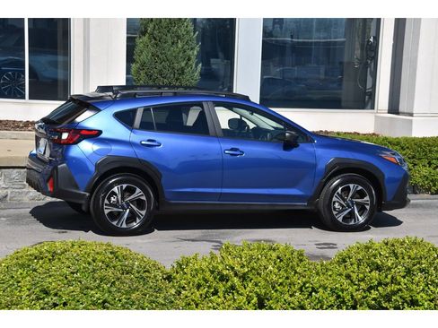 Used 2025 Subaru Crosstrek 2.0i Premium image 3