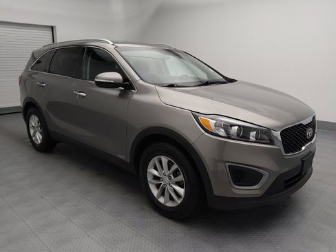Used 2016 Kia Sorento LX w/ LX Convenience Package image 11