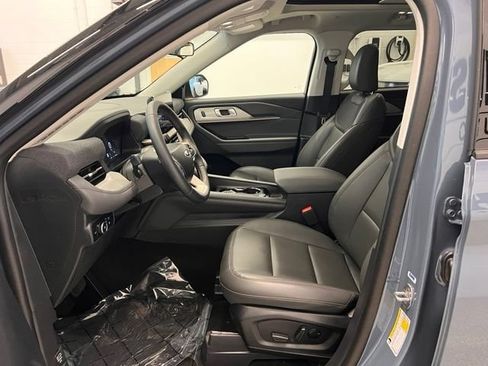 Used 2026 Ford Explorer Active w/ Active Comfort Package AWD/4WD image 19