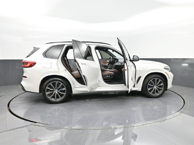 Used 2020 BMW X5 M50i w/ Premium Package AWD/4WD image 34