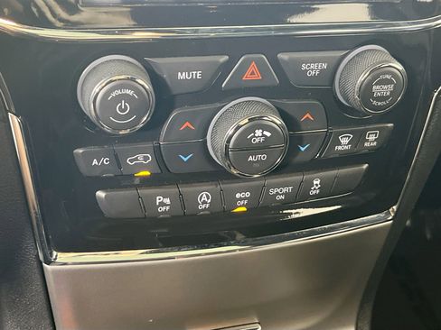 Used 2022 Jeep Grand Cherokee Laredo X image 16