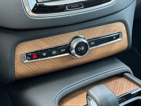 Certified 2025 Volvo XC90 B6 Plus w/ Protection Package Premier image 21