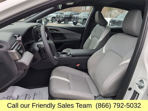 Certified 2025 Toyota Camry SE w/ Convenience Package image 11