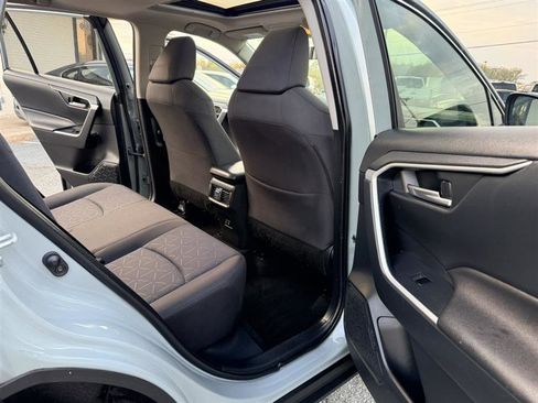 Used 2019 Toyota RAV4 XLE AWD/4WD image 19