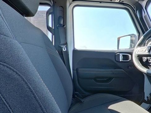 Used 2025 Jeep Wrangler Unlimited Sahara AWD/4WD image 28