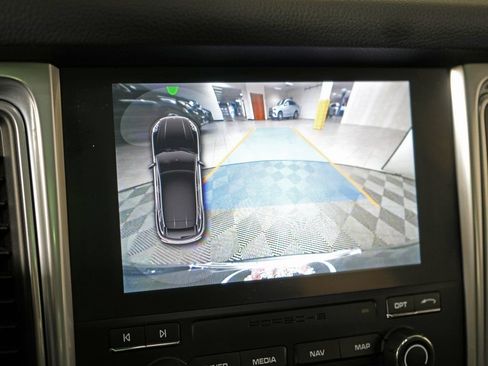 Certified 2018 Porsche Macan image 27