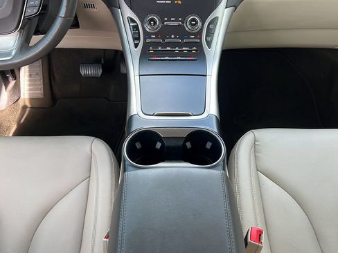 Used 2020 Lincoln Nautilus FWD image 15