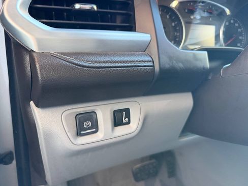 Used 2019 GMC Acadia SLT AWD/4WD image 9