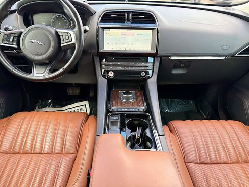 Used 2018 Jaguar F-PACE Portfolio image 19