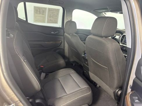 Used 2023 GMC Acadia SLE FWD image 29