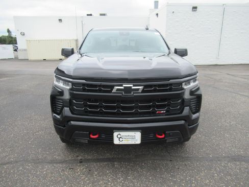 Used 2022 Chevrolet Silverado 1500 LT Trail Boss w/ Convenience Package II AWD/4WD image 2