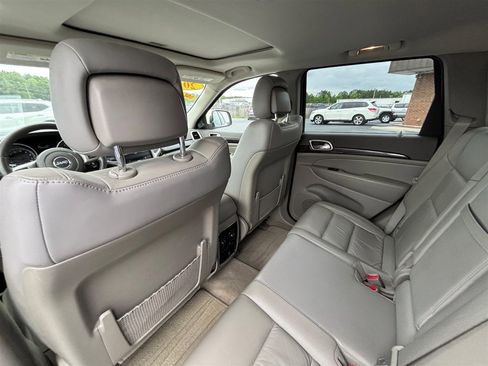 Used 2012 Jeep Grand Cherokee Laredo RWD image 17