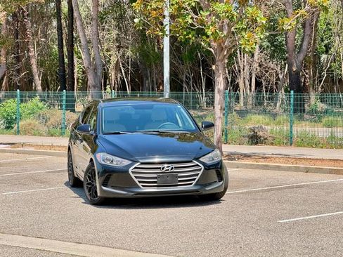 Used 2018 Hyundai Elantra SEL FWD image 2