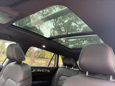 Used 2024 Volkswagen Atlas Cross Sport SE image 17