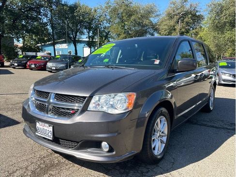 Used 2019 Dodge Grand Caravan SXT FWD image 3