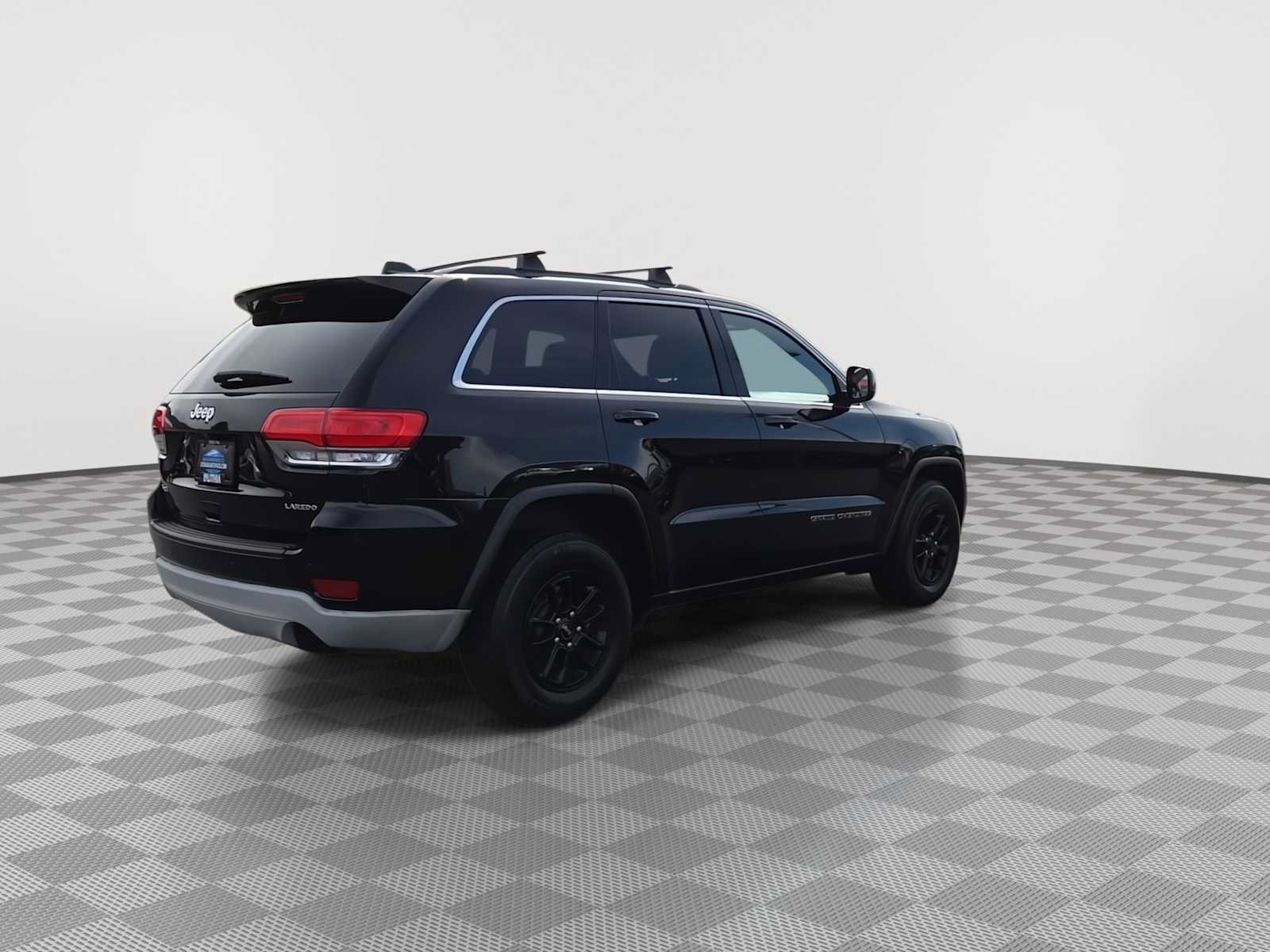 Used 2018 Jeep Grand Cherokee Laredo AWD/4WD image 8